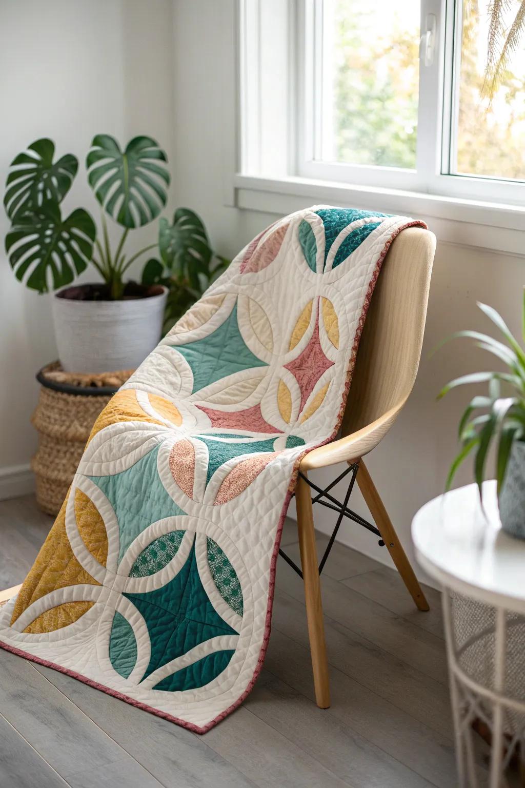 A charming twist on a classic: discover the beauty of crumb panels in a wedding ring quilt.
