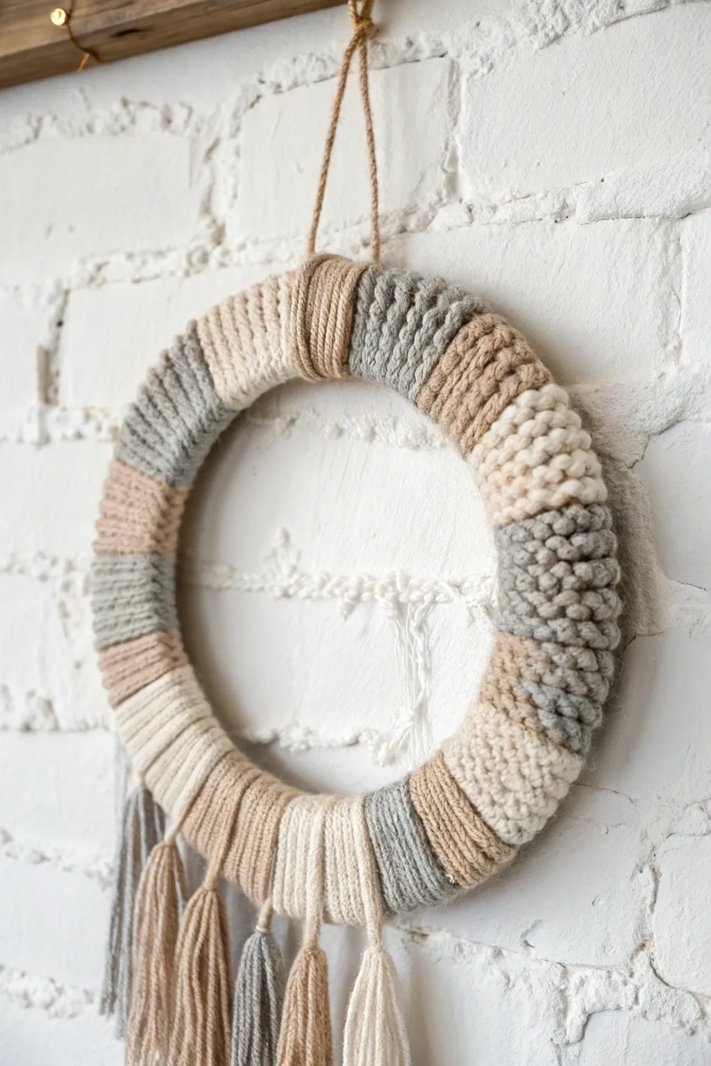 20+ Creative Yarn Wreath Ideas for Your Home