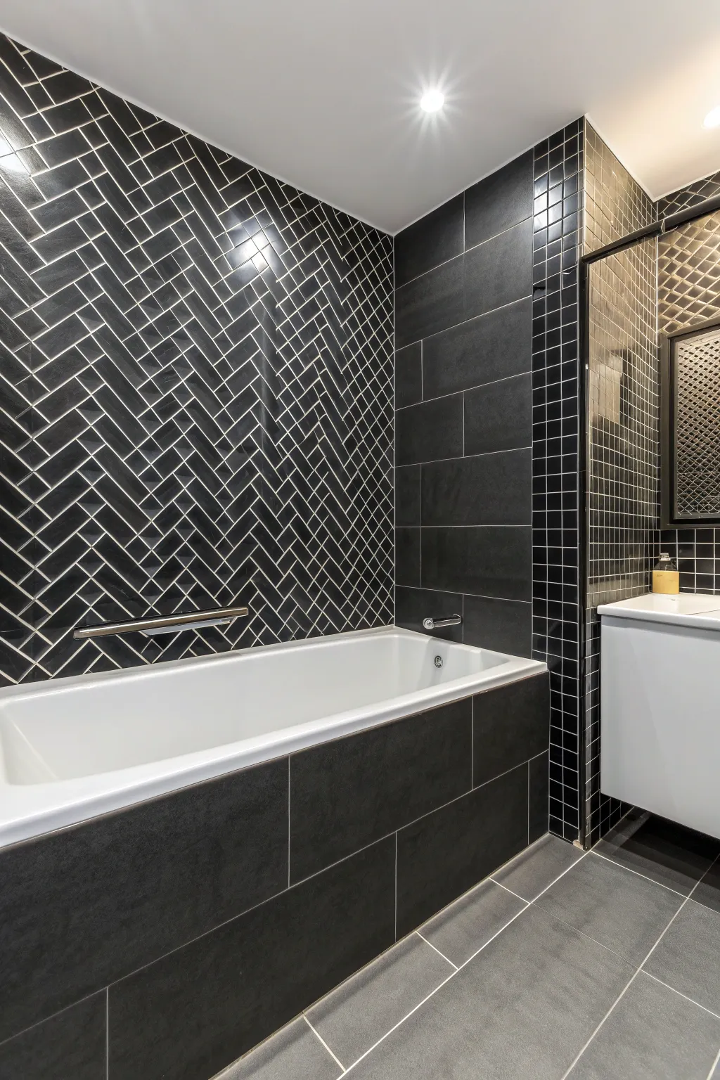 18+ Stunning Tile Ideas for Tub Shower Combos