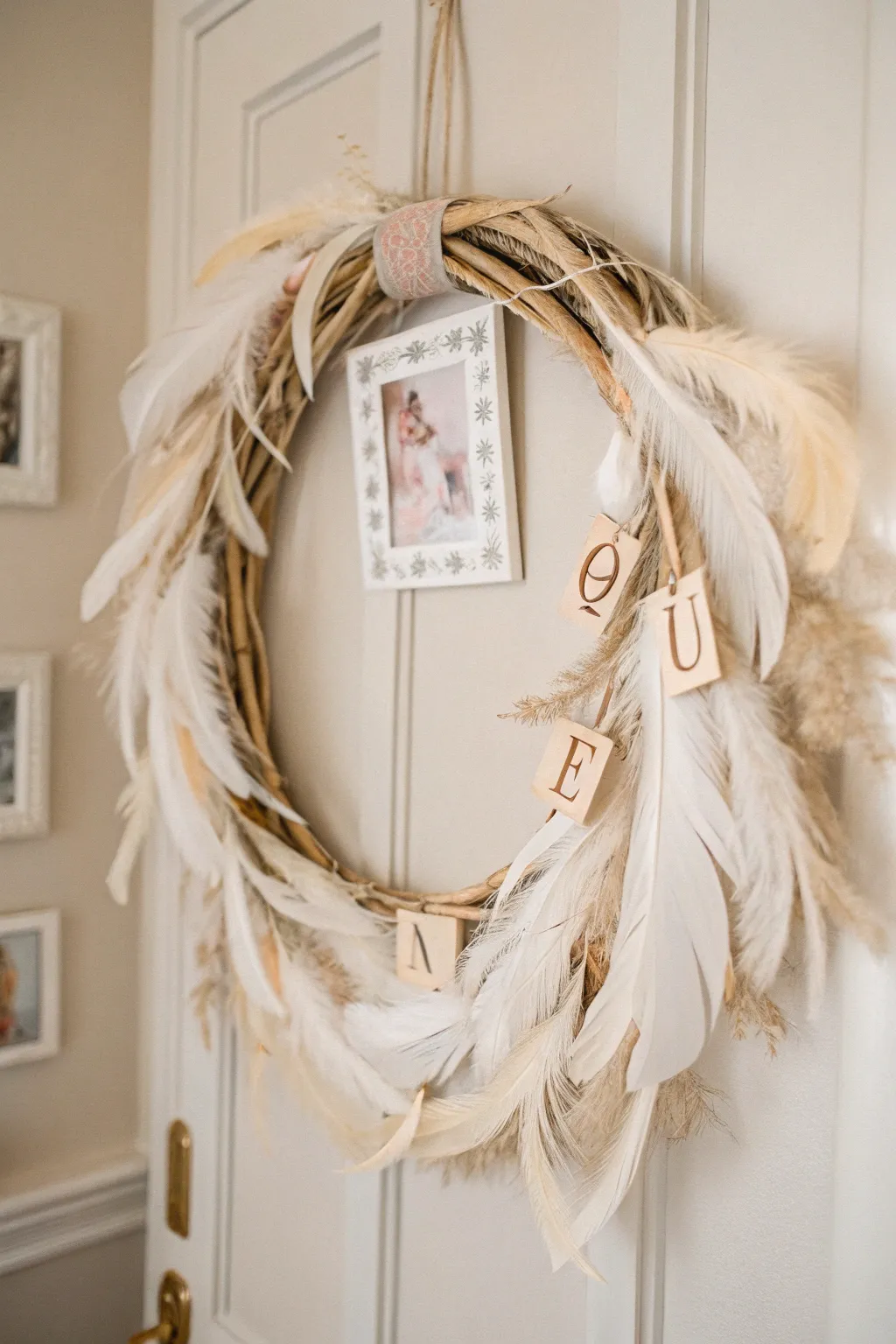 20+ Stunning Feather Wreath Ideas for Your Home